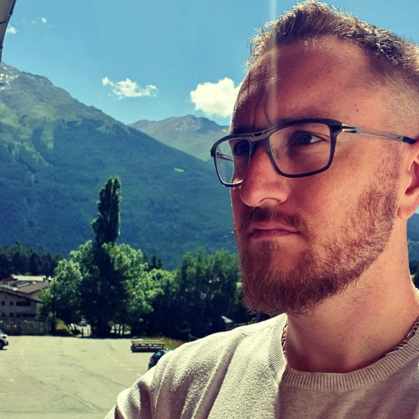 Bastós, organisateur de la sortie Jurassic World: Renaissance à Tinqueux