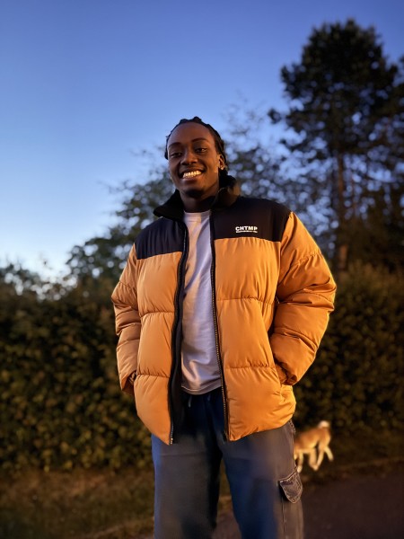 photo de profil John à Mont-Saint-Aignan